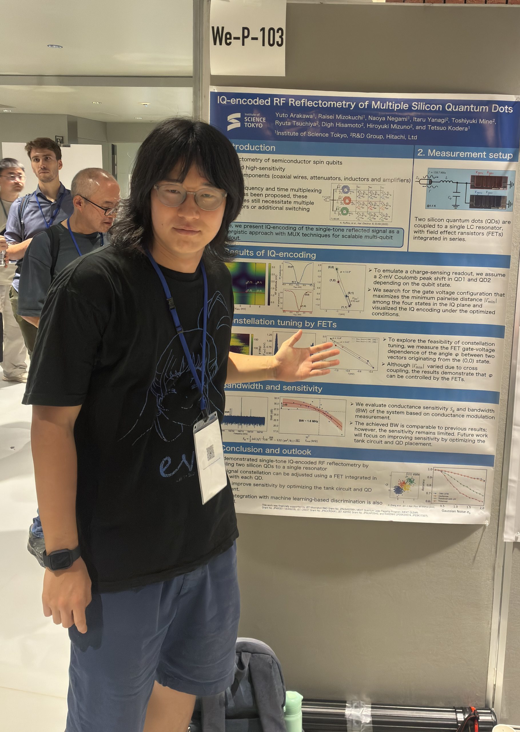 ICPS 2026でポスター発表を行う荒川さん